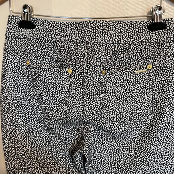 3/ $30 Michael Kors Leggings with pockets - Picture 4 of 6